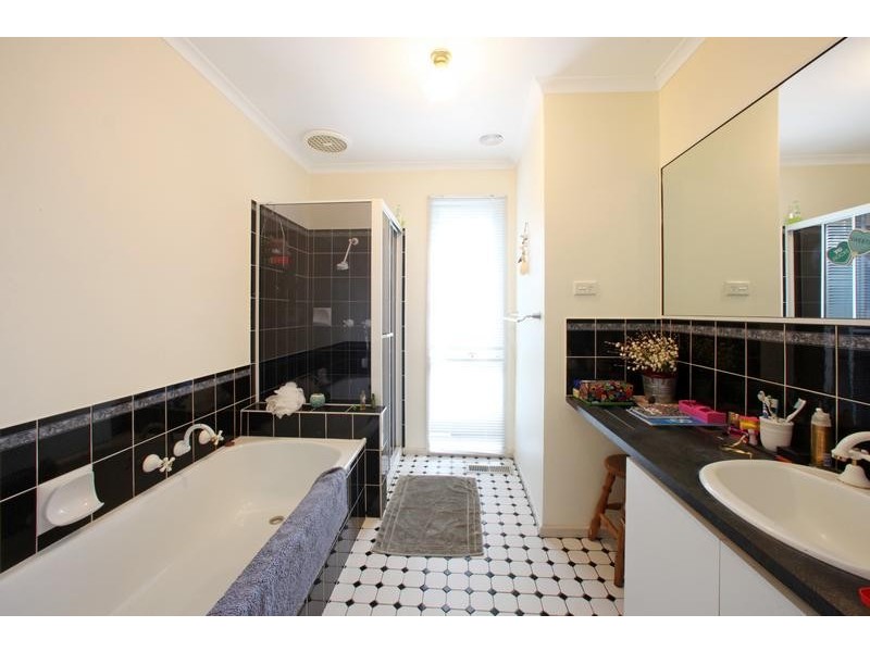 13 Bianca Court, Rowville VIC 3178