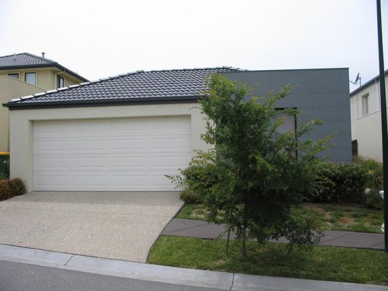 73 Sovereign Manors Crescent, Rowville VIC 3178