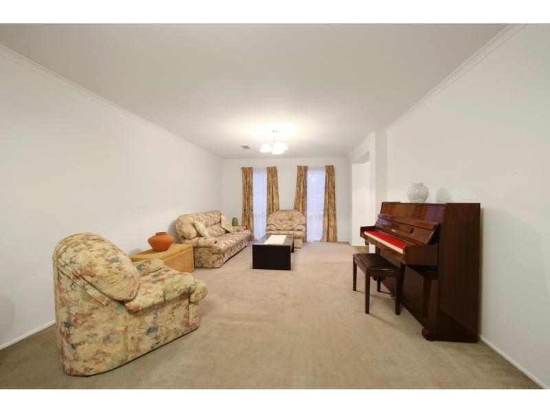 39 Halsbury Drive, Rowville VIC 3178