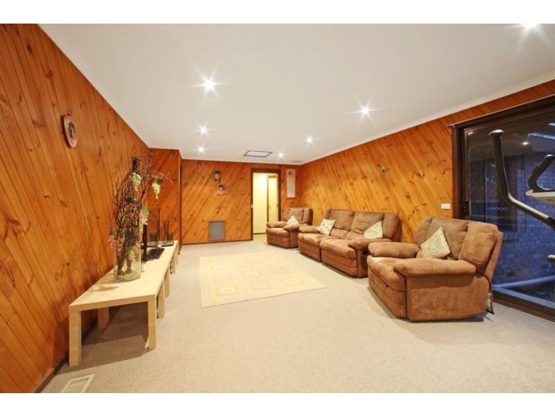 8 Hopkins Close, Rowville VIC 3178