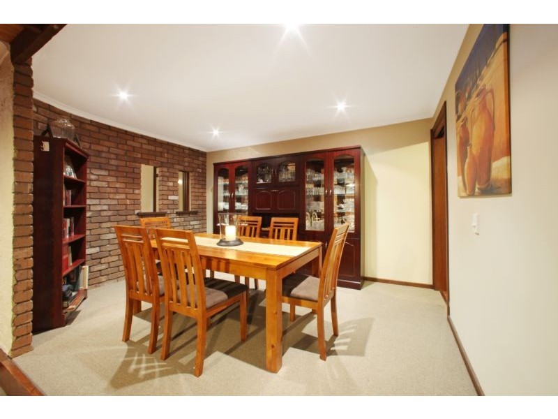 8 Hopkins Close, Rowville VIC 3178