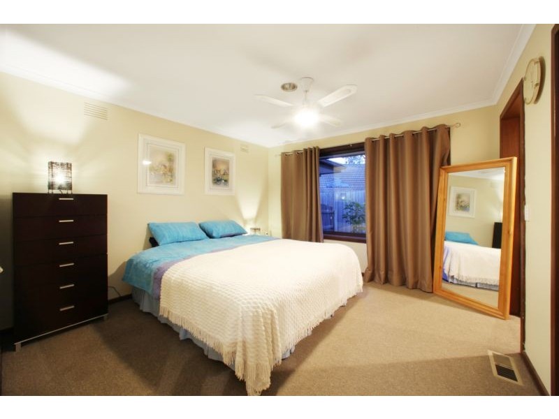 8 Hopkins Close, Rowville VIC 3178