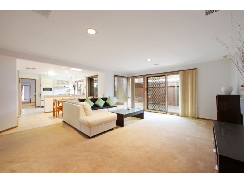 2 Rigby Mews, Rowville VIC 3178