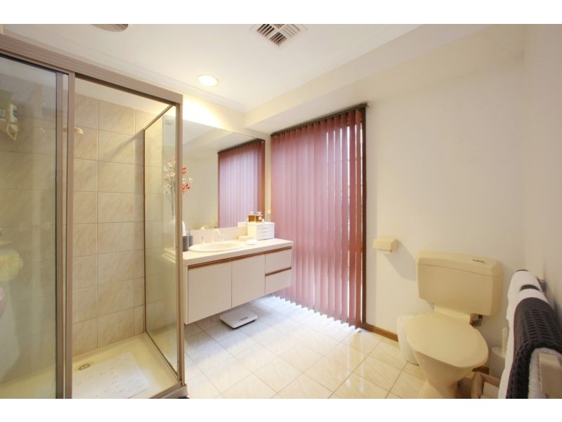 2 Rigby Mews, Rowville VIC 3178