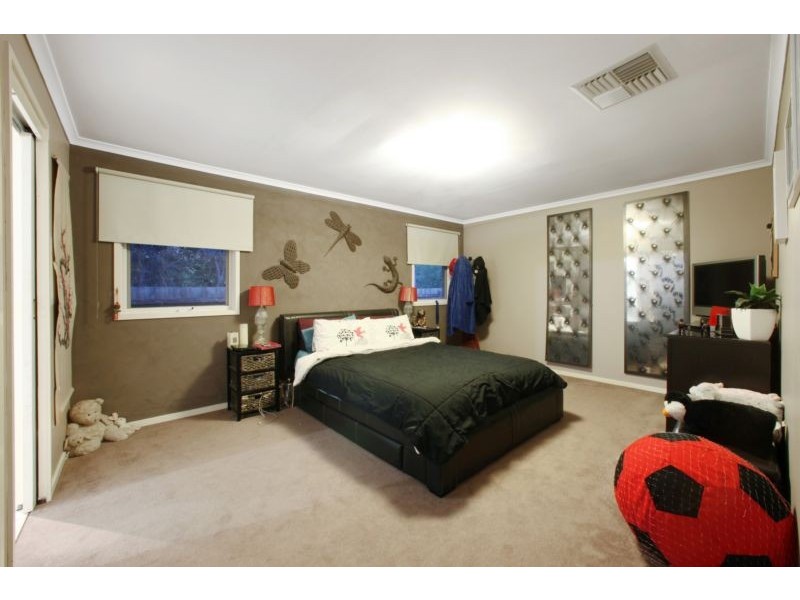 8 Shearer Drive, Rowville VIC 3178