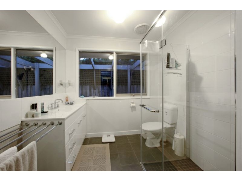 8 Shearer Drive, Rowville VIC 3178