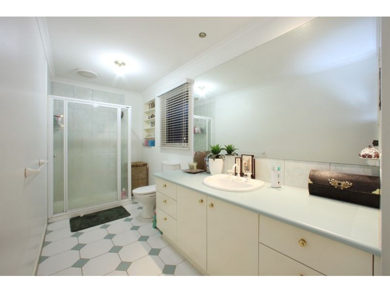 8 Shearer Drive, Rowville VIC 3178