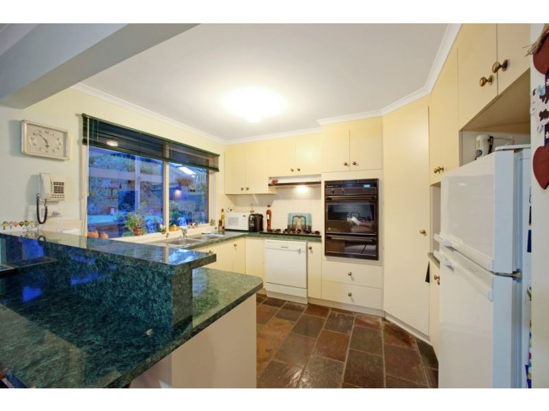 6 Crusoe Drive, Lysterfield VIC 3156