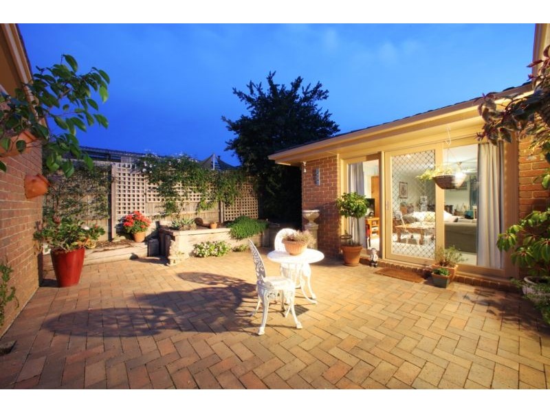 6 Crusoe Drive, Lysterfield VIC 3156