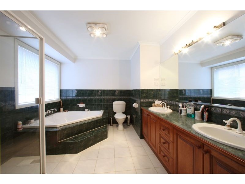 2 Catalpa Place, Lysterfield VIC 3156