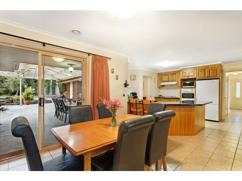 2 Greenview Close, Lysterfield South VIC 3156