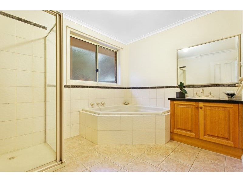 2 Greenview Close, Lysterfield South VIC 3156