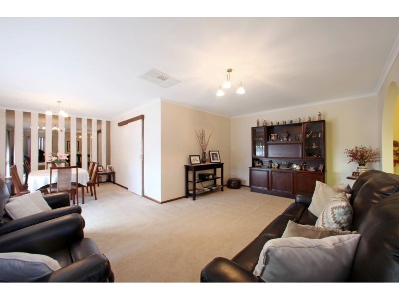 36 Chalcot Drive, Endeavour Hills VIC 3802