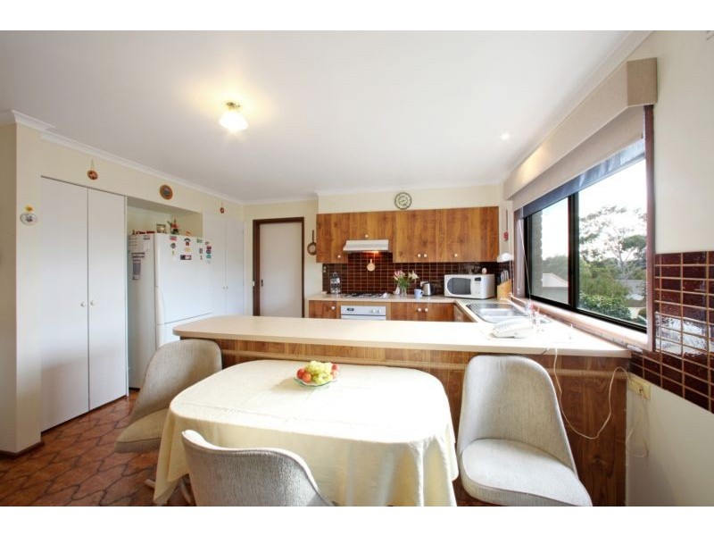 36 Chalcot Drive, Endeavour Hills VIC 3802