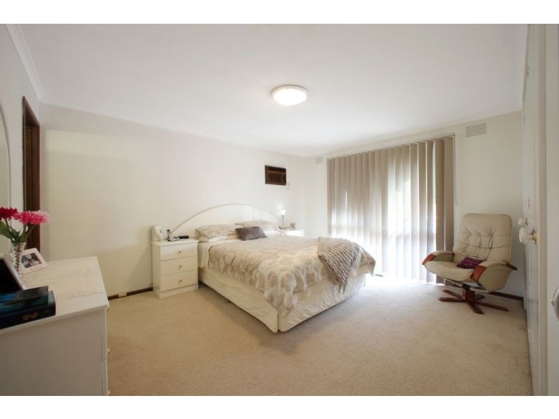 36 Chalcot Drive, Endeavour Hills VIC 3802