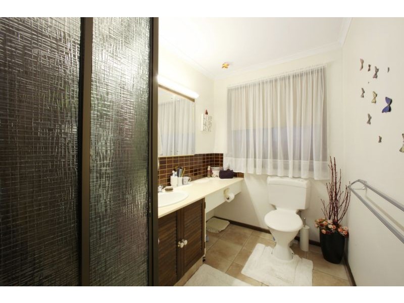 36 Chalcot Drive, Endeavour Hills VIC 3802