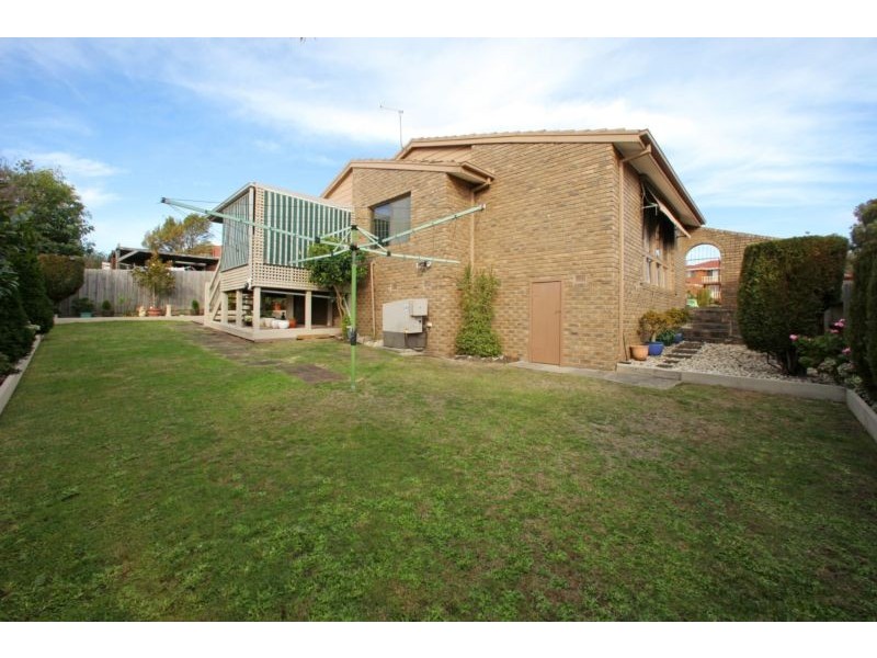 36 Chalcot Drive, Endeavour Hills VIC 3802