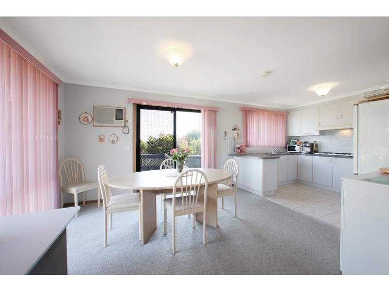 1/24 Inverness Street, Endeavour Hills VIC 3802