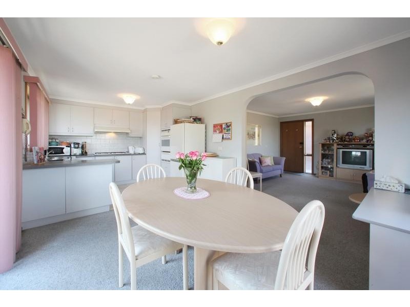 1/24 Inverness Street, Endeavour Hills VIC 3802