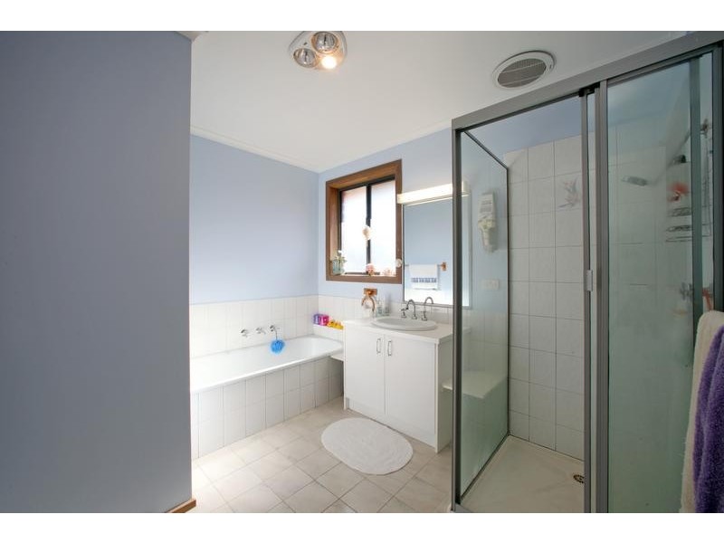 1/24 Inverness Street, Endeavour Hills VIC 3802