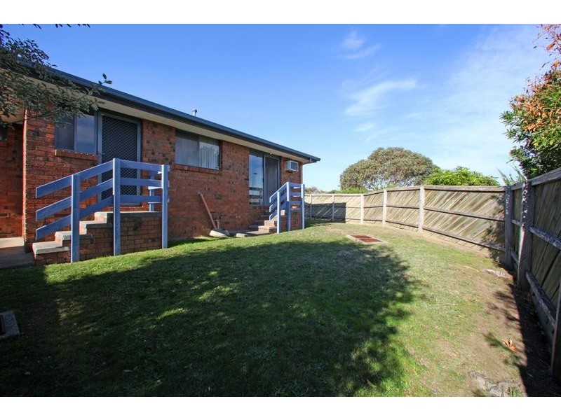 1/24 Inverness Street, Endeavour Hills VIC 3802