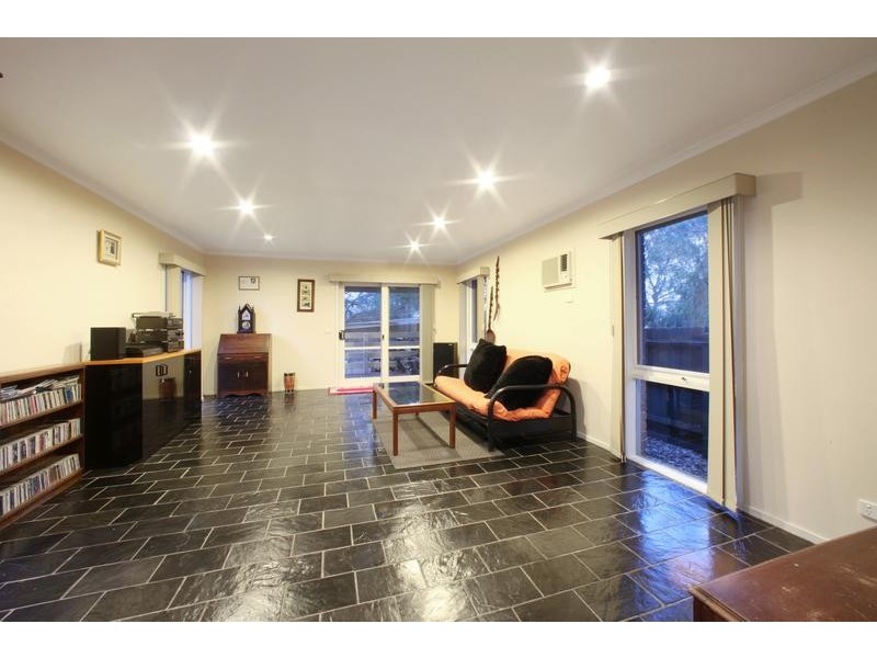 5 Leatherwood Close, Rowville VIC 3178