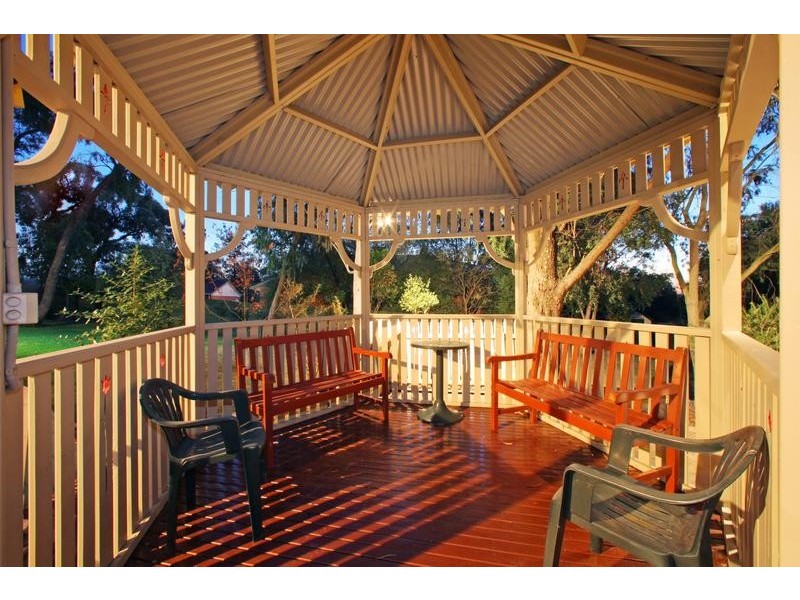 5 Leatherwood Close, Rowville VIC 3178