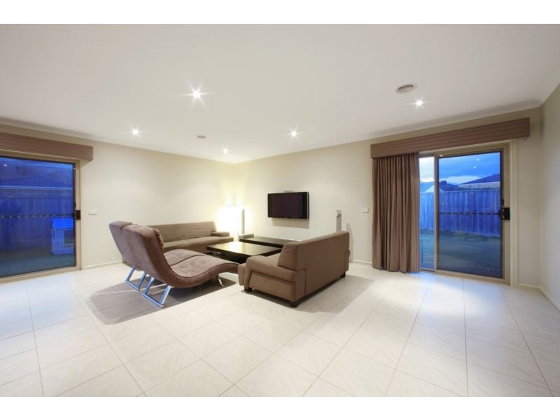 14 Sanctuary Crescent, Rowville VIC 3178