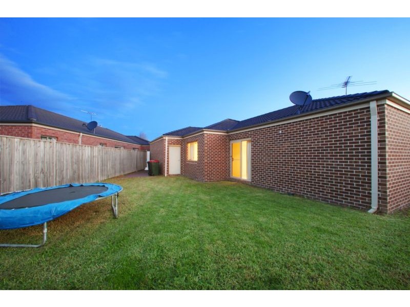 14 Sanctuary Crescent, Rowville VIC 3178