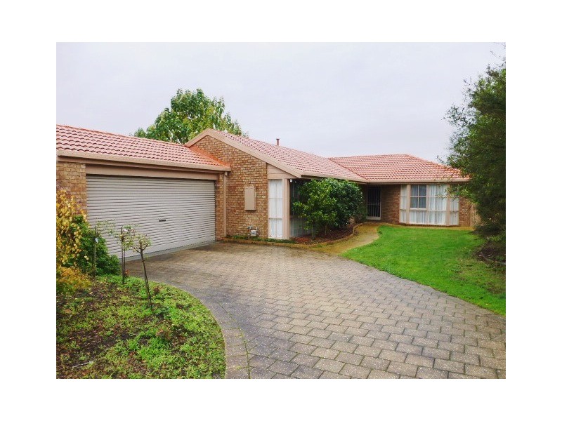 12 Vista Crescent, Rowville VIC 3178