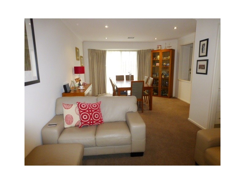 12 Vista Crescent, Rowville VIC 3178