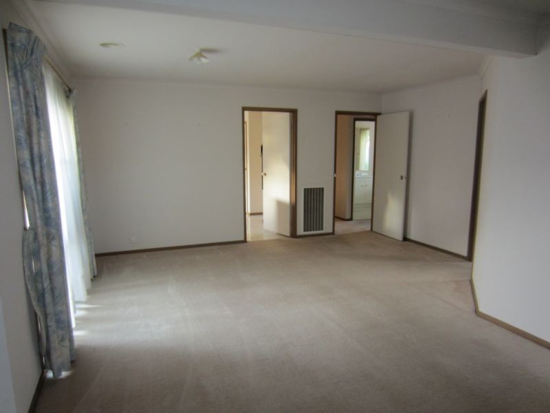 33 Pitfield Crescent, Rowville VIC 3178