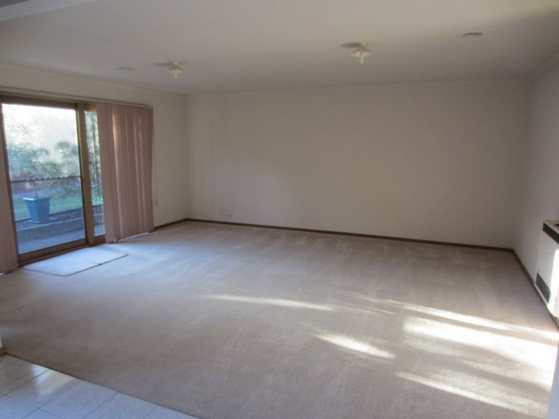 33 Pitfield Crescent, Rowville VIC 3178