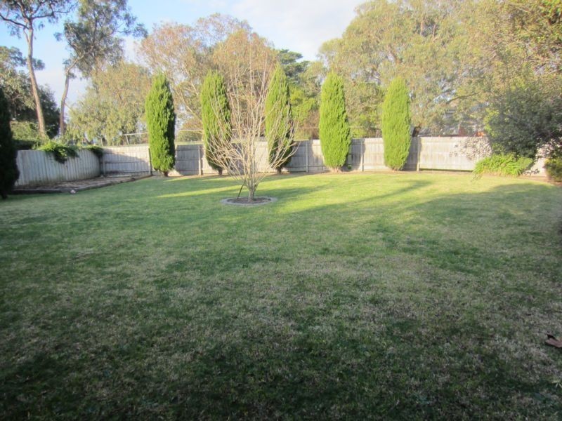 33 Pitfield Crescent, Rowville VIC 3178