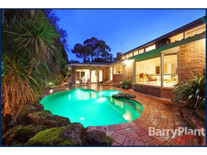 33 Candlebark Quadrant, Rowville VIC 3178