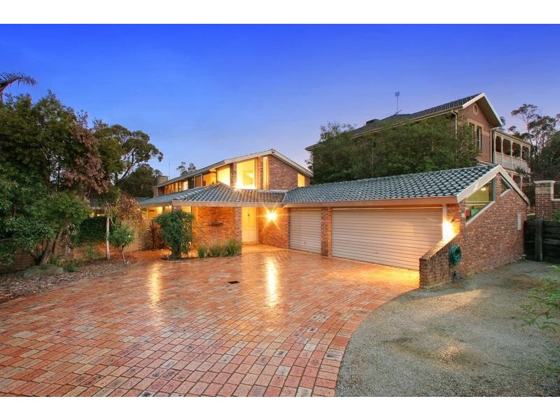 33 Candlebark Quadrant, Rowville VIC 3178