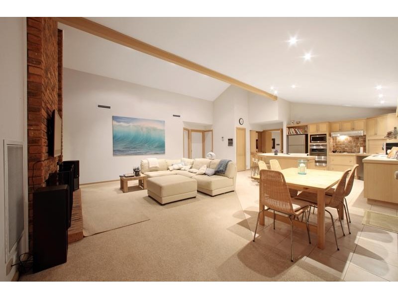 33 Candlebark Quadrant, Rowville VIC 3178