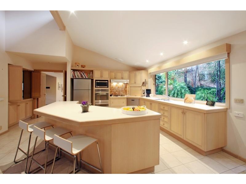 33 Candlebark Quadrant, Rowville VIC 3178