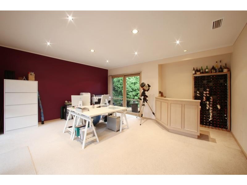 33 Candlebark Quadrant, Rowville VIC 3178