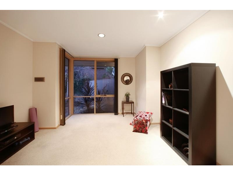 33 Candlebark Quadrant, Rowville VIC 3178