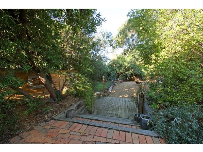 33 Candlebark Quadrant, Rowville VIC 3178