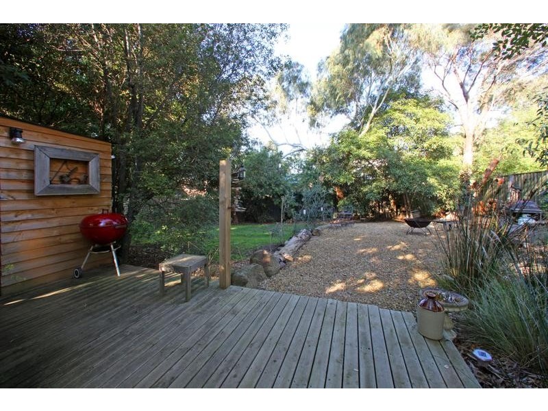 33 Candlebark Quadrant, Rowville VIC 3178