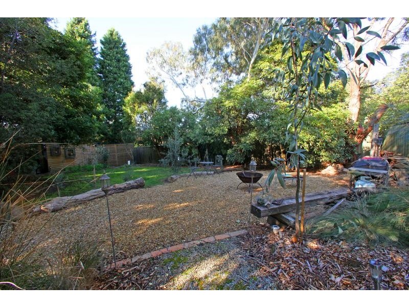 33 Candlebark Quadrant, Rowville VIC 3178