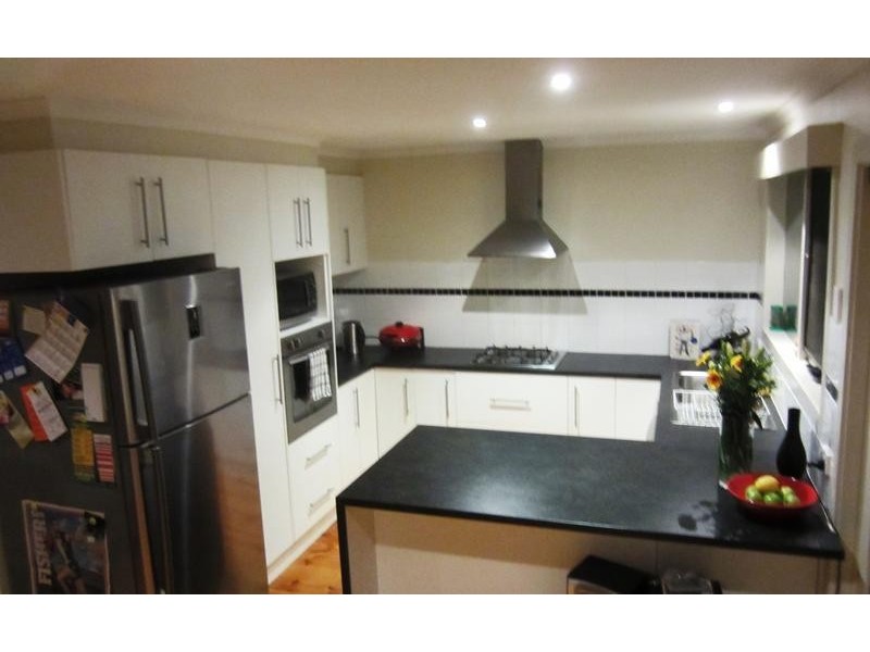 16 Sullivan Avenue, Lysterfield VIC 3156