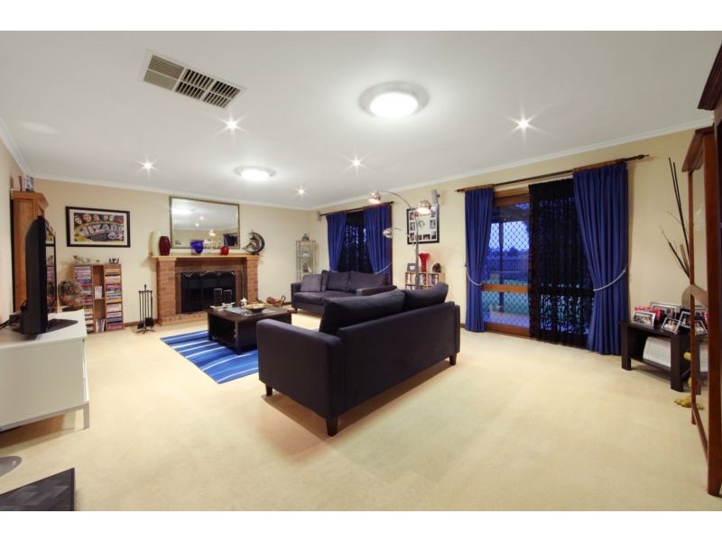 23 Corhanwarrabul Close, Rowville VIC 3178