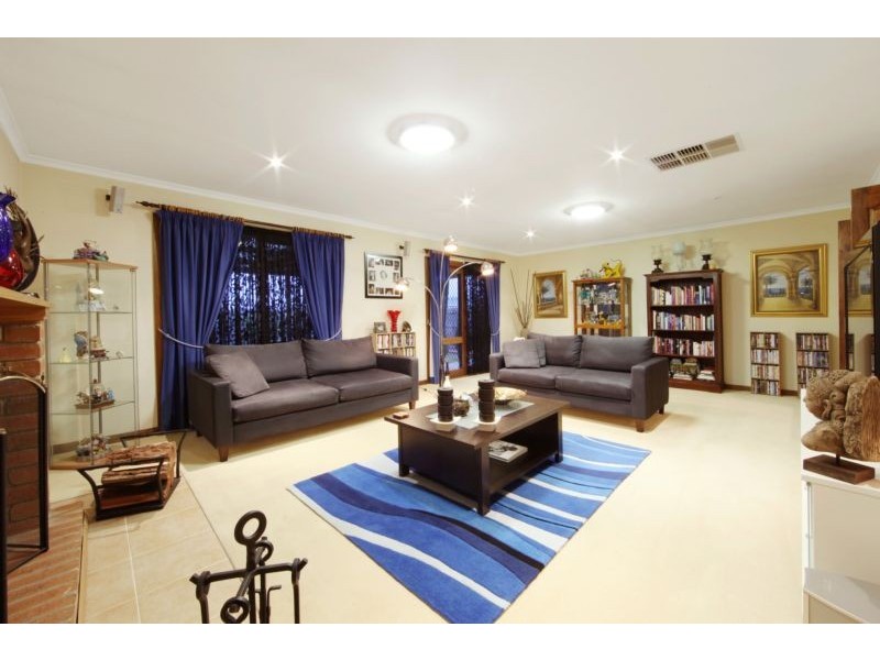 23 Corhanwarrabul Close, Rowville VIC 3178