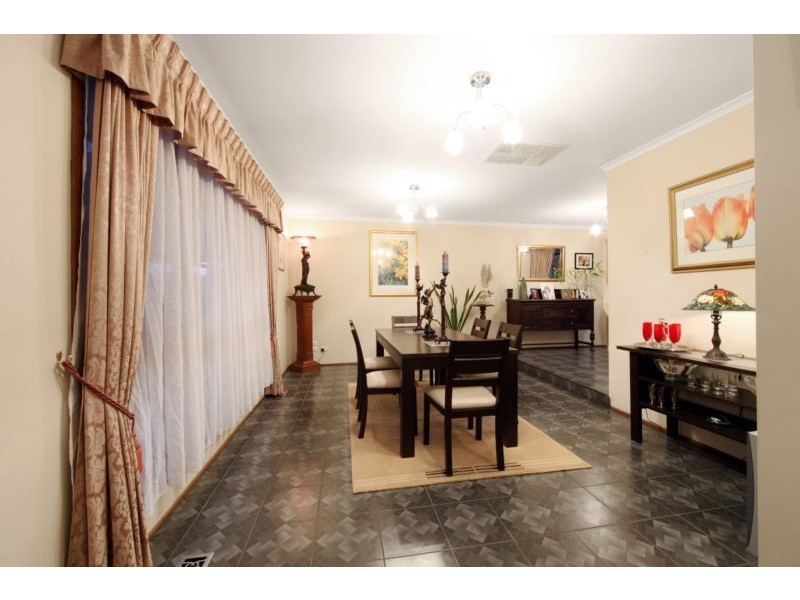 23 Corhanwarrabul Close, Rowville VIC 3178