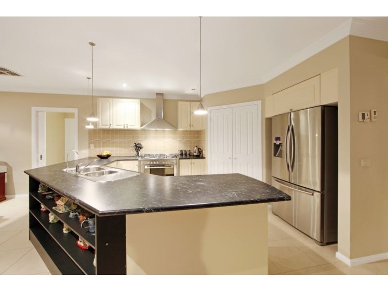 2 Platypus Court, Rowville VIC 3178