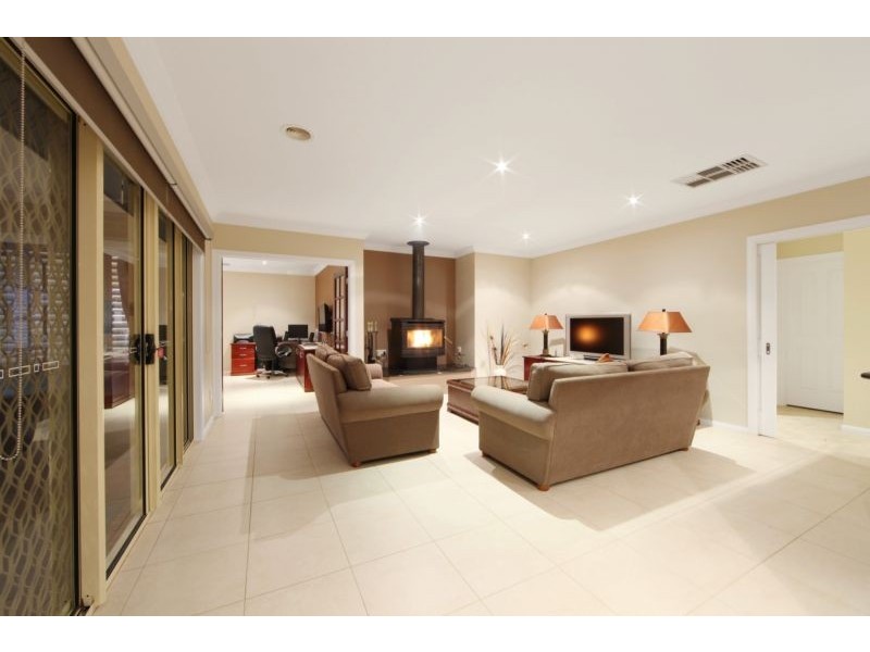 2 Platypus Court, Rowville VIC 3178