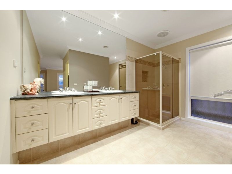 2 Platypus Court, Rowville VIC 3178